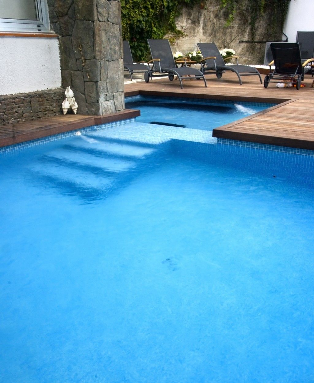 PISCINAS Y SPAS - Construcciones deportivas Sada